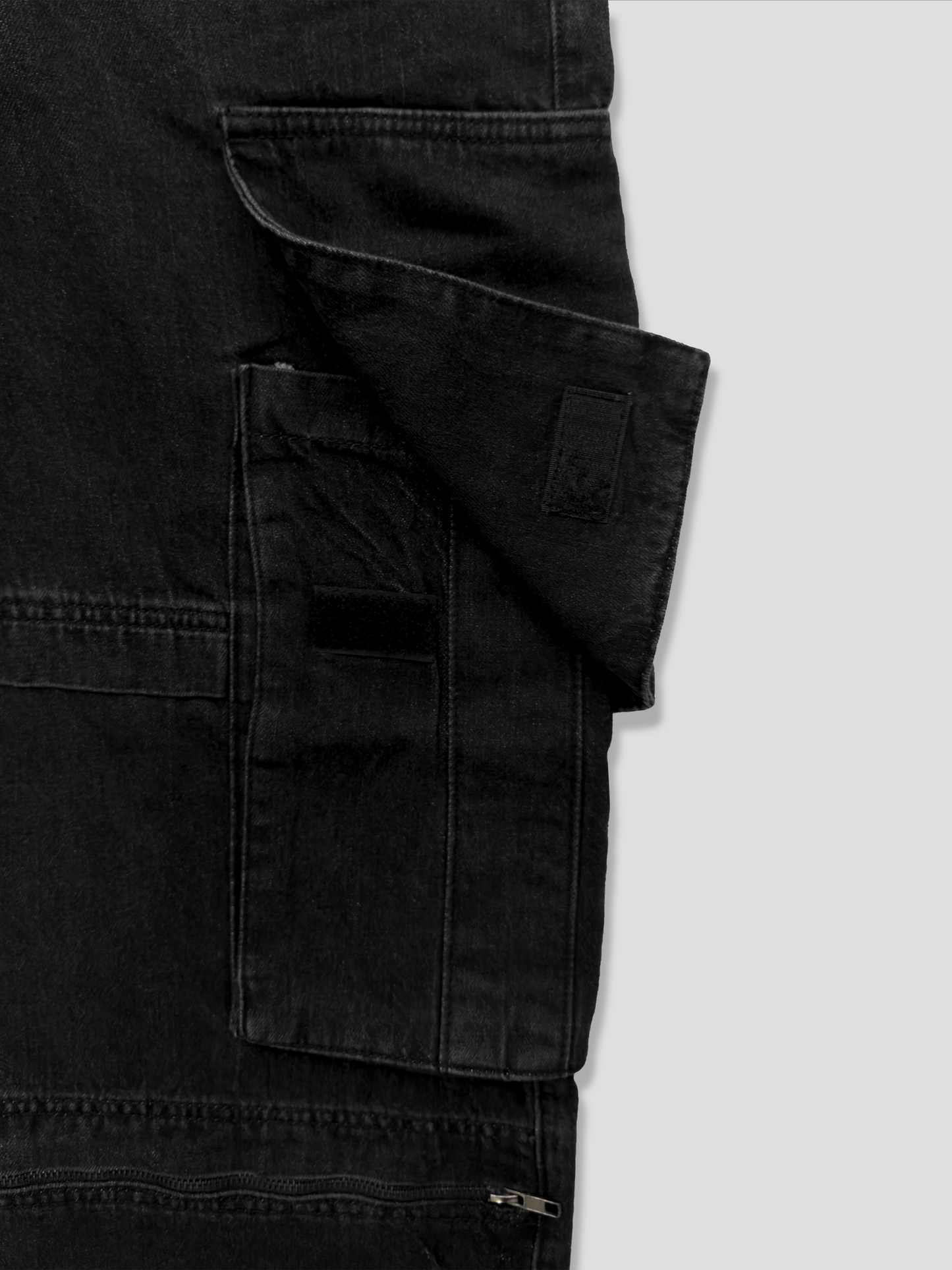 BLACK DENIM CARGO JEANS
