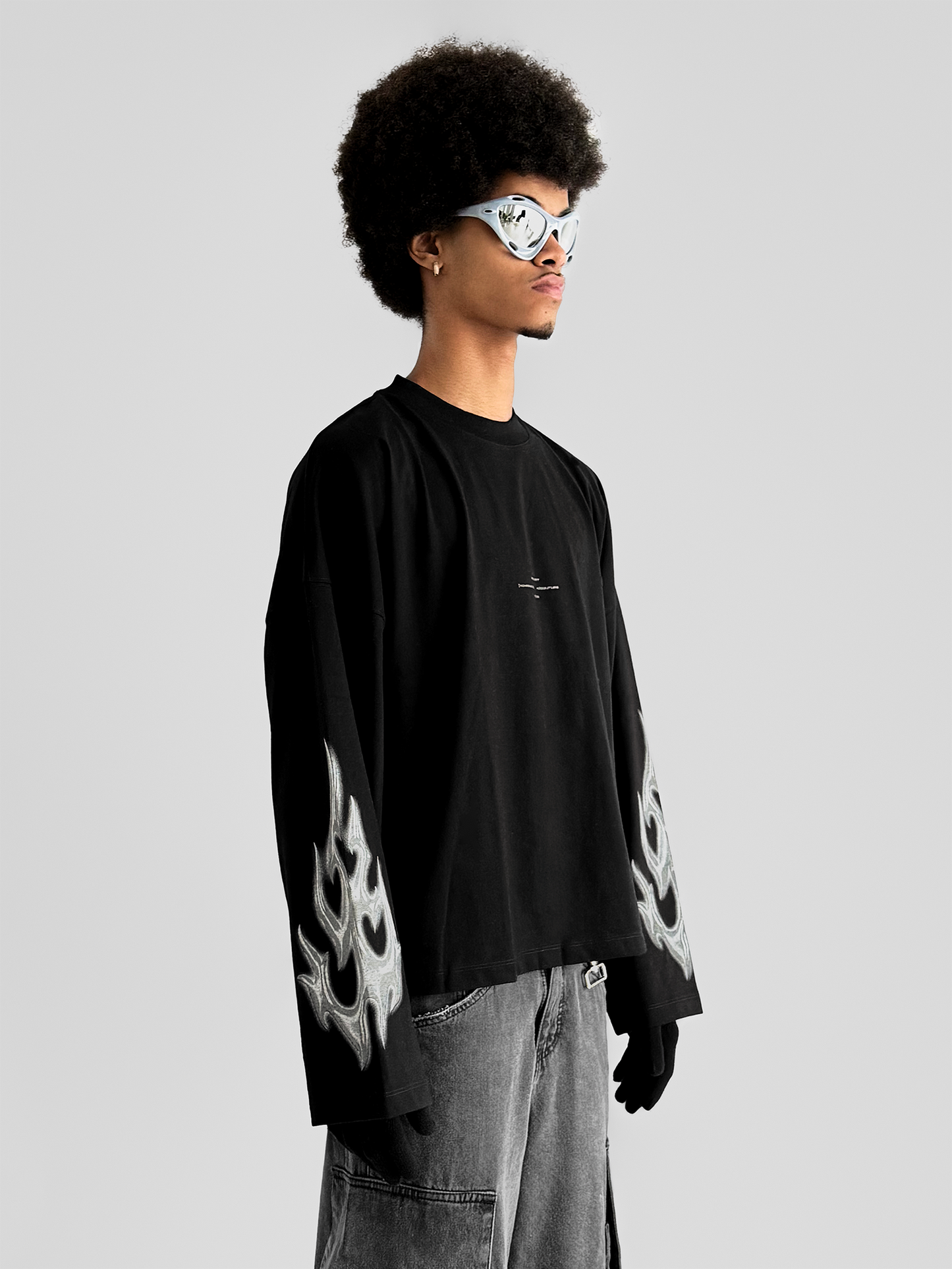 BLACK LONG SLEEVE T-SHIRT