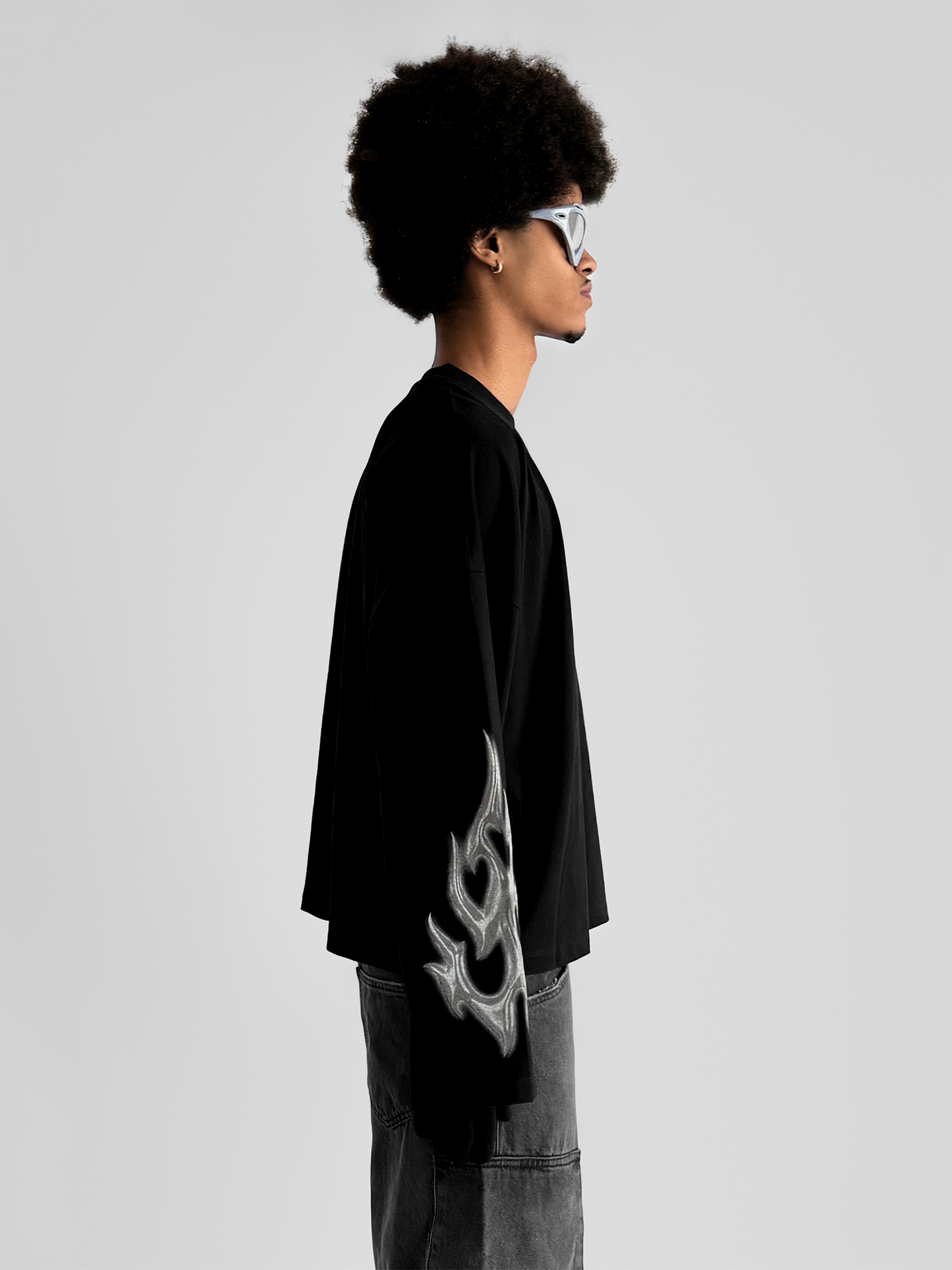 BLACK LONG SLEEVE T-SHIRT