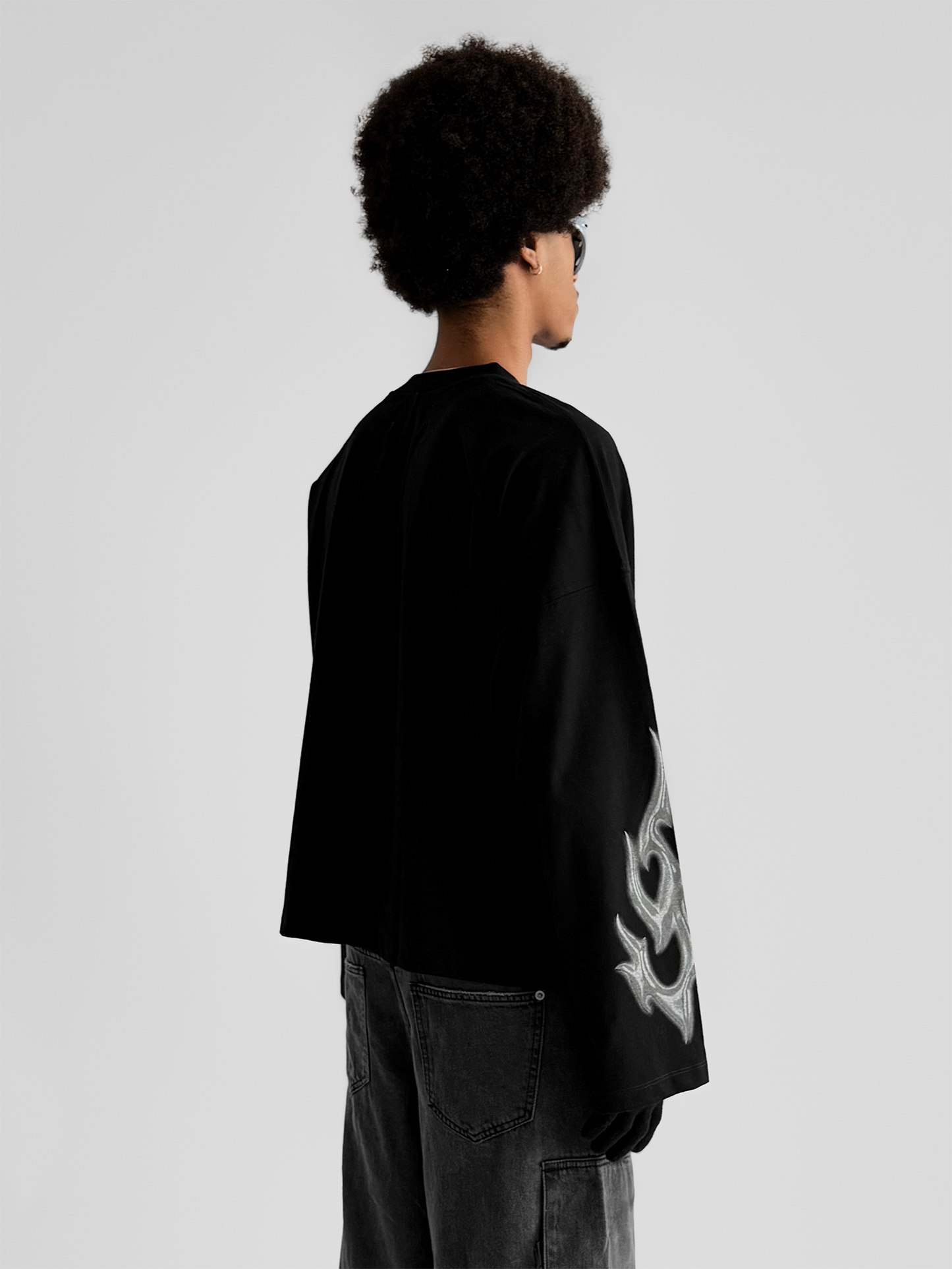 BLACK LONG SLEEVE T-SHIRT